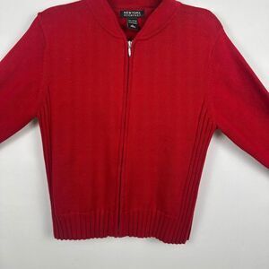 Red New York and Co sweater

Sweaters•Hoodies•Pants•Shirts•Shoes•Tops